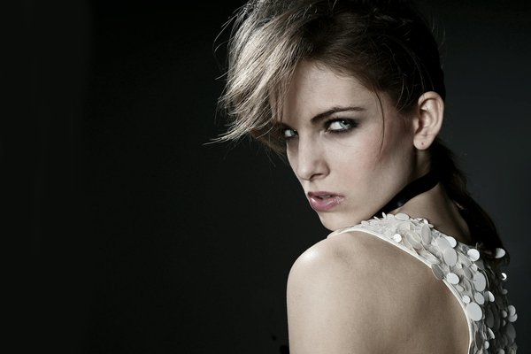 Comment porter et l'assortir les bijoux tendance avec vos tenues