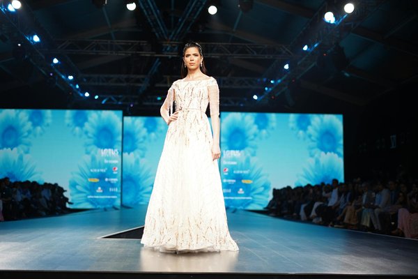 Comment porter la mode unisexe pour adolescent